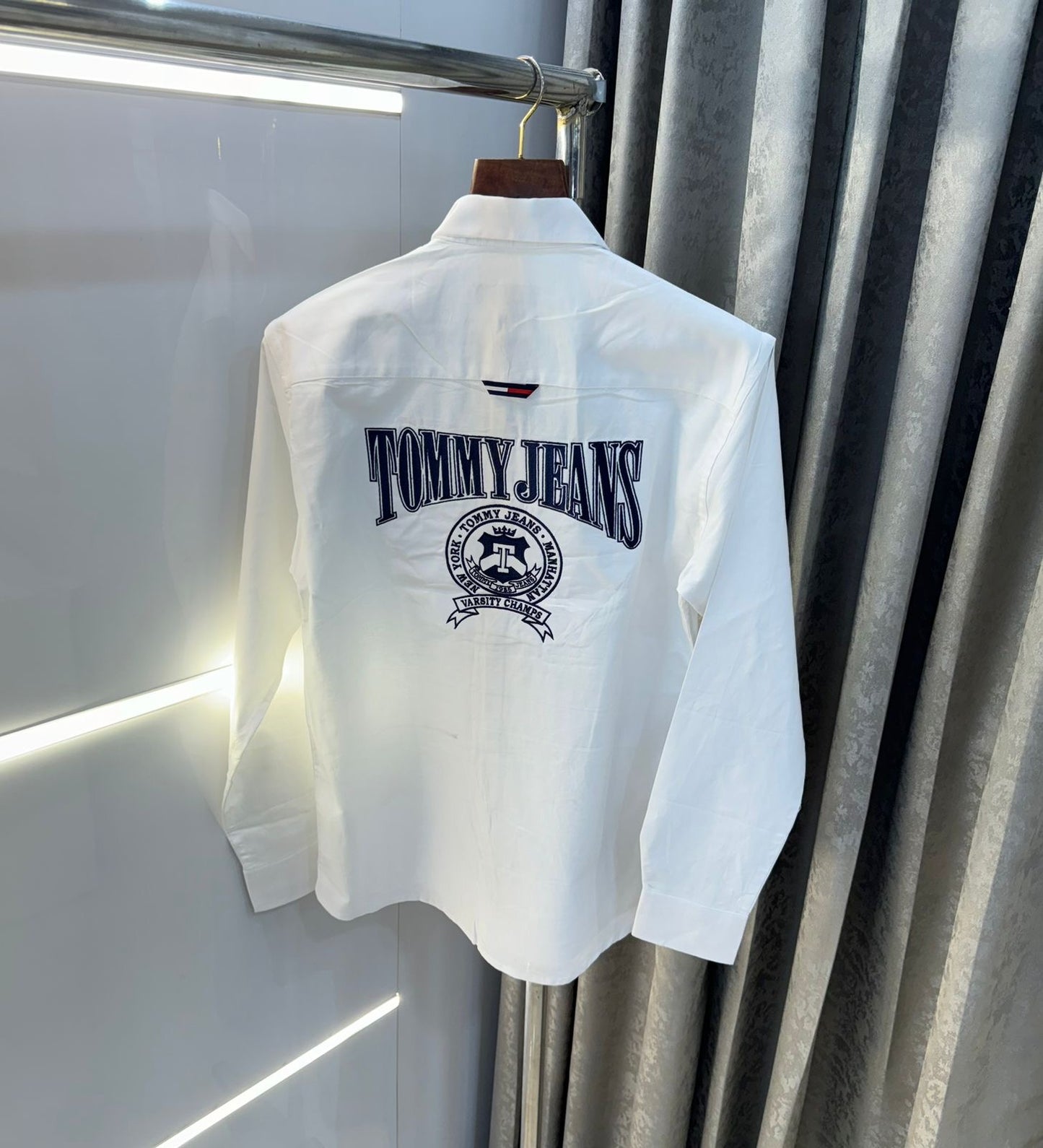 Tommy HF. Shirt