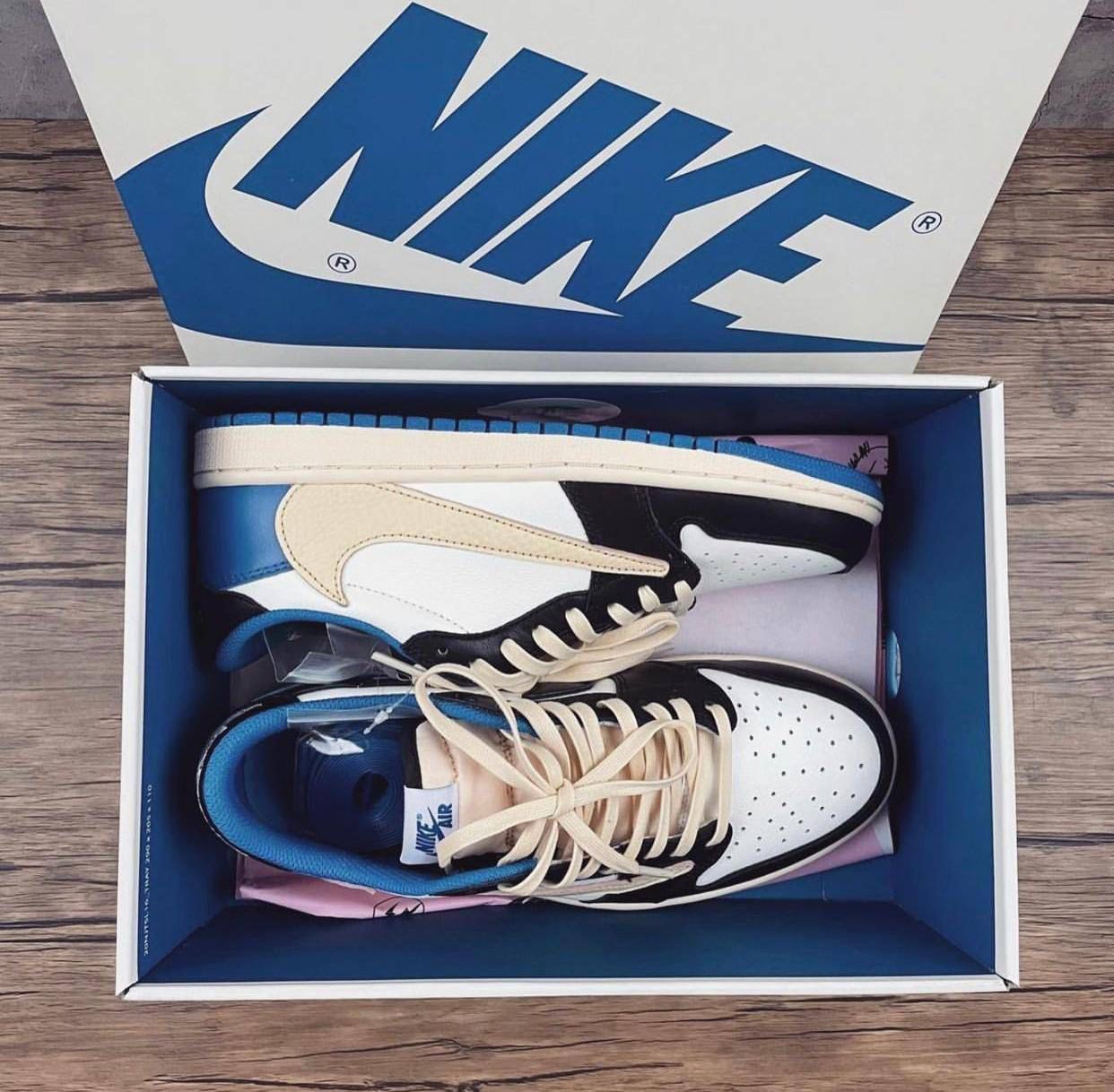 A.Jordan 1 Low x Travis Scott Fragment