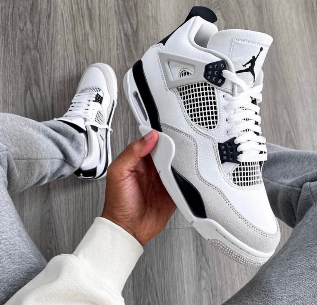 SB x A.Jordan 4
