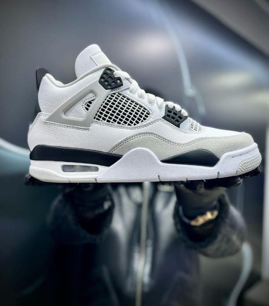 SB x A.Jordan 4