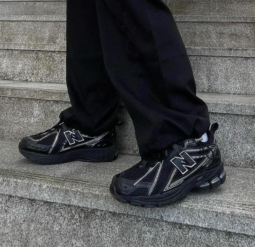 NB. 1960R Black