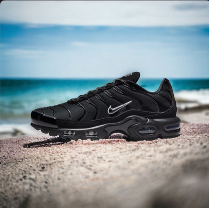 Airmax Plus Black / White